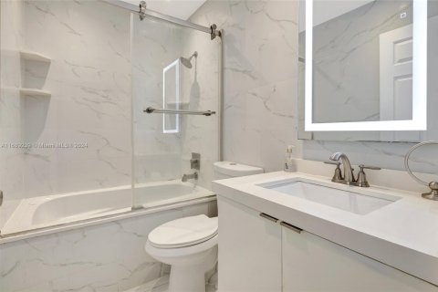 Townhouse in Miami, Florida 2 bedrooms, 111.48 sq.m. № 1864753 - photo 17