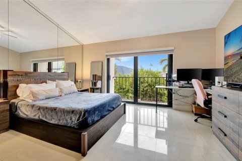 Townhouse in Miami, Florida 2 bedrooms, 111.48 sq.m. № 1864753 - photo 14