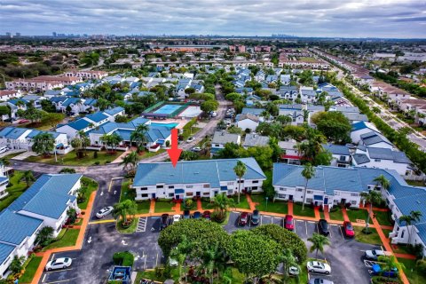 Townhouse in Miami, Florida 2 bedrooms, 111.48 sq.m. № 1864753 - photo 24