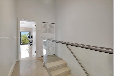 Townhouse in Miami, Florida 2 bedrooms, 111.48 sq.m. № 1864753 - photo 13