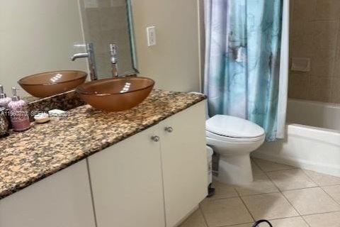 House in Miami, Florida 4 bedrooms, 217.21 sq.m. № 2080758 - photo 7