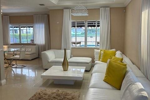 House in Miami, Florida 4 bedrooms, 217.21 sq.m. № 2080758 - photo 3