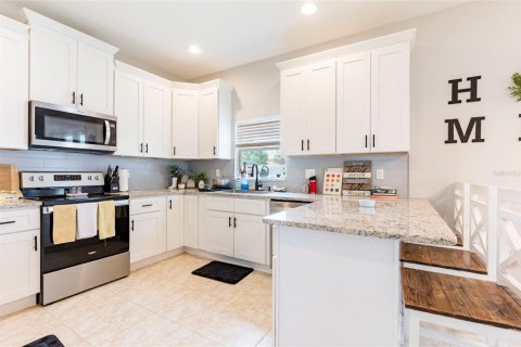 House in Plant City, Florida 5 bedrooms, 254.18 sq.m. № 1757568 - photo 14