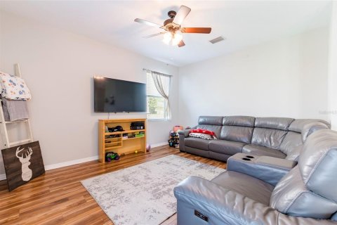 House in Plant City, Florida 5 bedrooms, 254.18 sq.m. № 1757568 - photo 19