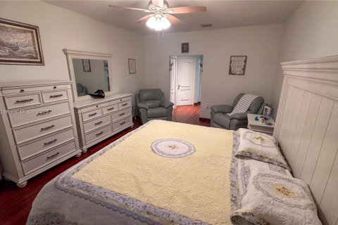 House in Kendall, Florida 4 bedrooms, 189.99 sq.m. № 1892841 - photo 30