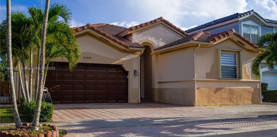House in Kendall, Florida 4 bedrooms, 189.99 sq.m. № 1892841