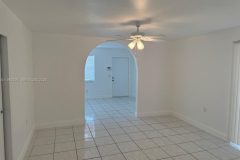Villa ou maison à louer à Fort Lauderdale, Floride: 3 chambres, 122.91 m2 № 2027411 - photo 4