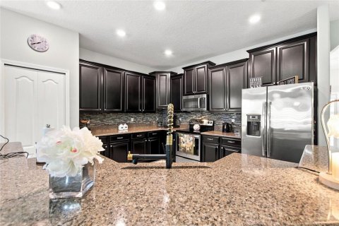 House in Davenport, Florida 3 bedrooms, 176.79 sq.m. № 2354336 - photo 7