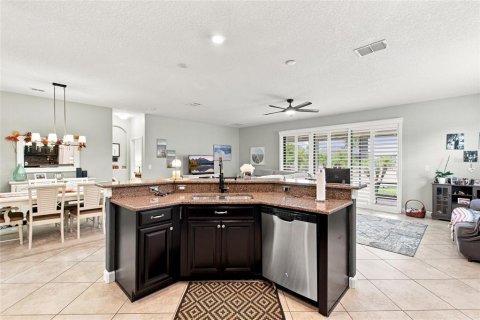 House in Davenport, Florida 3 bedrooms, 176.79 sq.m. № 2354336 - photo 10