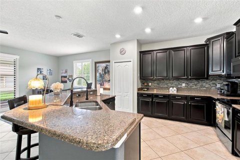 House in Davenport, Florida 3 bedrooms, 176.79 sq.m. № 2354336 - photo 6