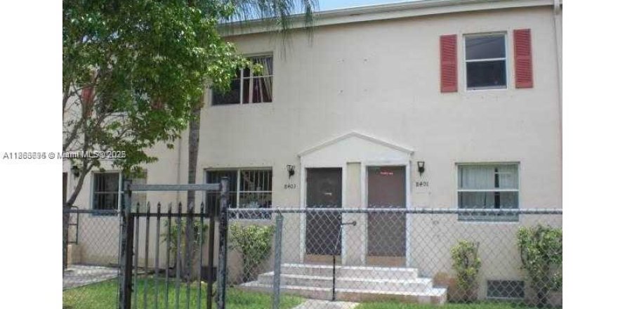 Кондоминиум с 3 спальнями в Майами, Флорида № 2035375