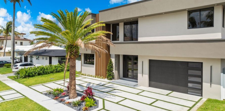 House in Lighthouse Point, Florida 5 bedrooms, 427.54 sq.m. № 1068551