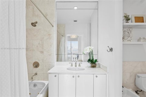 Condo in Miami, Florida, 1 bedroom  № 1922269 - photo 3