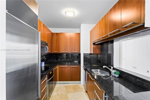 Condo in Miami, Florida, 1 bedroom  № 1922269 - photo 9