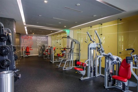 Condo in Miami, Florida, 1 bedroom  № 1922269 - photo 17