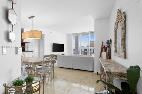 Condo in Miami, Florida, 1 bedroom  № 1922269 - photo 11