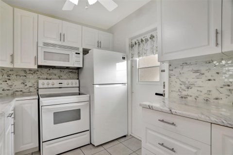 Condo in Lauderdale Lakes, Florida, 2 bedrooms  № 1864721 - photo 2