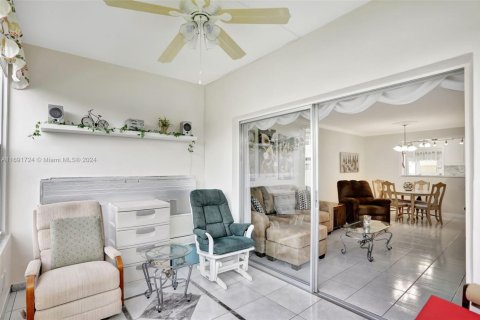 Condo in Lauderdale Lakes, Florida, 2 bedrooms  № 1864721 - photo 10