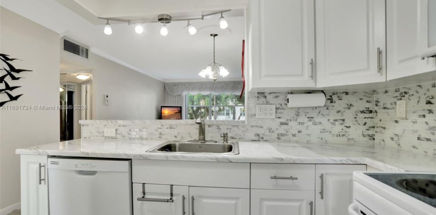 Condo in Lauderdale Lakes, Florida, 2 bedrooms № 1864721