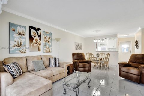 Condo in Lauderdale Lakes, Florida, 2 bedrooms  № 1864721 - photo 11