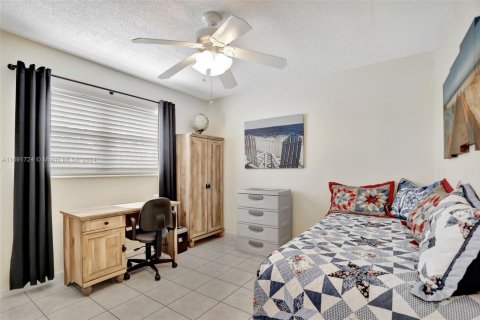 Condo in Lauderdale Lakes, Florida, 2 bedrooms  № 1864721 - photo 15