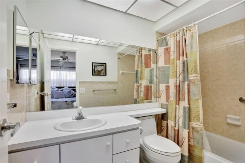 Condo in Lauderdale Lakes, Florida, 2 bedrooms  № 1864721 - photo 14