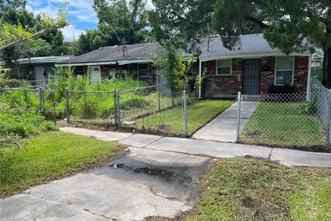 Casa en venta en Jacksonville, Florida, 2 dormitorios, 63.36 m2 № 2152473 - foto 4
