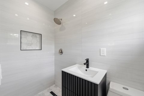 House in Miami, Florida 4 bedrooms, 195.09 sq.m. № 2088137 - photo 29