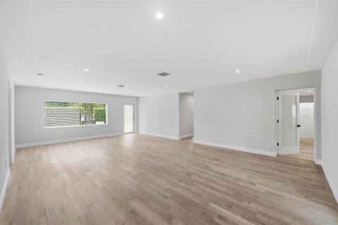 House in Miami, Florida 4 bedrooms, 195.09 sq.m. № 2088137 - photo 14
