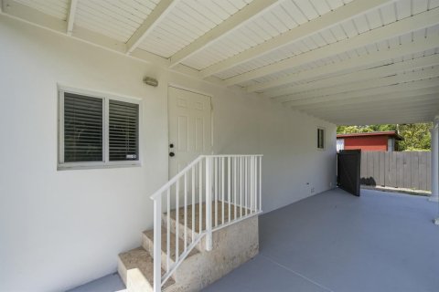 House in Miami, Florida 4 bedrooms, 195.09 sq.m. № 2088137 - photo 8