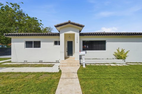 House in Miami, Florida 4 bedrooms, 195.09 sq.m. № 2088137 - photo 2