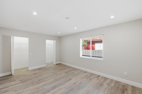 House in Miami, Florida 4 bedrooms, 195.09 sq.m. № 2088137 - photo 20