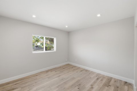 House in Miami, Florida 4 bedrooms, 195.09 sq.m. № 2088137 - photo 30