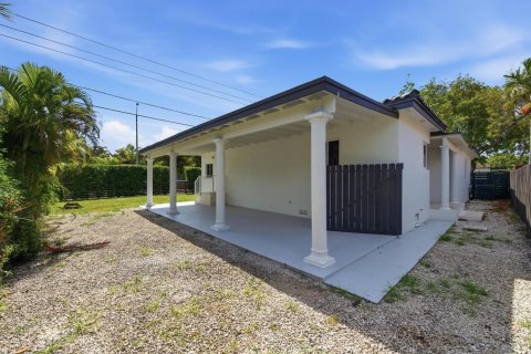 House in Miami, Florida 4 bedrooms, 195.09 sq.m. № 2088137 - photo 7