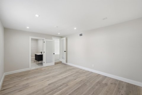 House in Miami, Florida 4 bedrooms, 195.09 sq.m. № 2088137 - photo 21