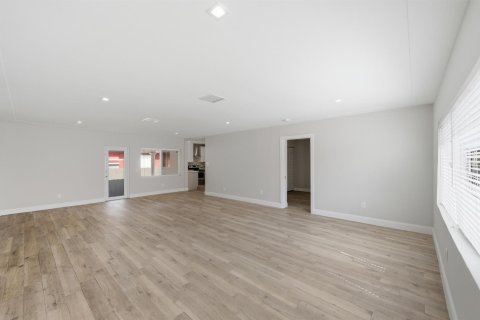 House in Miami, Florida 4 bedrooms, 195.09 sq.m. № 2088137 - photo 12