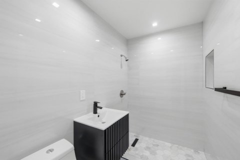 House in Miami, Florida 4 bedrooms, 195.09 sq.m. № 2088137 - photo 26