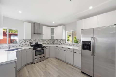 House in Miami, Florida 4 bedrooms, 195.09 sq.m. № 2088137 - photo 15