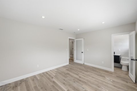 House in Miami, Florida 4 bedrooms, 195.09 sq.m. № 2088137 - photo 28