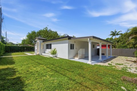 House in Miami, Florida 4 bedrooms, 195.09 sq.m. № 2088137 - photo 5