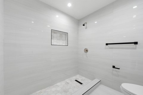 House in Miami, Florida 4 bedrooms, 195.09 sq.m. № 2088137 - photo 22
