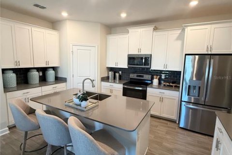Casa en venta en Kissimmee, Florida, 4 dormitorios, 199.83 m2 № 1909530 - foto 3