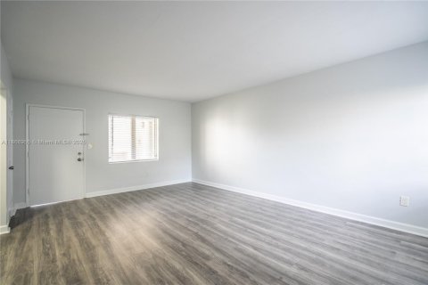 Apartment in Miami, Florida 41.81 sq.m. № 1927199 - photo 6