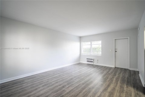 Apartment in Miami, Florida 41.81 sq.m. № 1927199 - photo 5