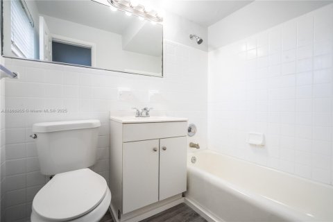 Apartment in Miami, Florida 41.81 sq.m. № 1927199 - photo 11