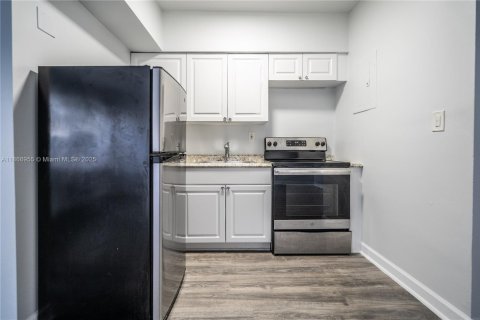 Apartment in Miami, Florida 41.81 sq.m. № 1927199 - photo 9