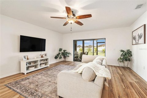 House in Wimauma, Florida 4 bedrooms, 200.76 sq.m. № 1525343 - photo 8