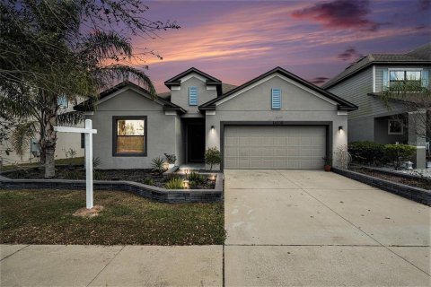House in Wimauma, Florida 4 bedrooms, 200.76 sq.m. № 1525343 - photo 1