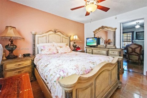 Villa ou maison à vendre à Miami, Floride: 2 chambres, 101.45 m2 № 2085702 - photo 16