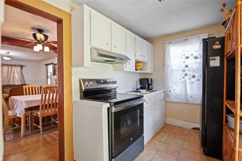 Villa ou maison à vendre à Miami, Floride: 2 chambres, 101.45 m2 № 2085702 - photo 12